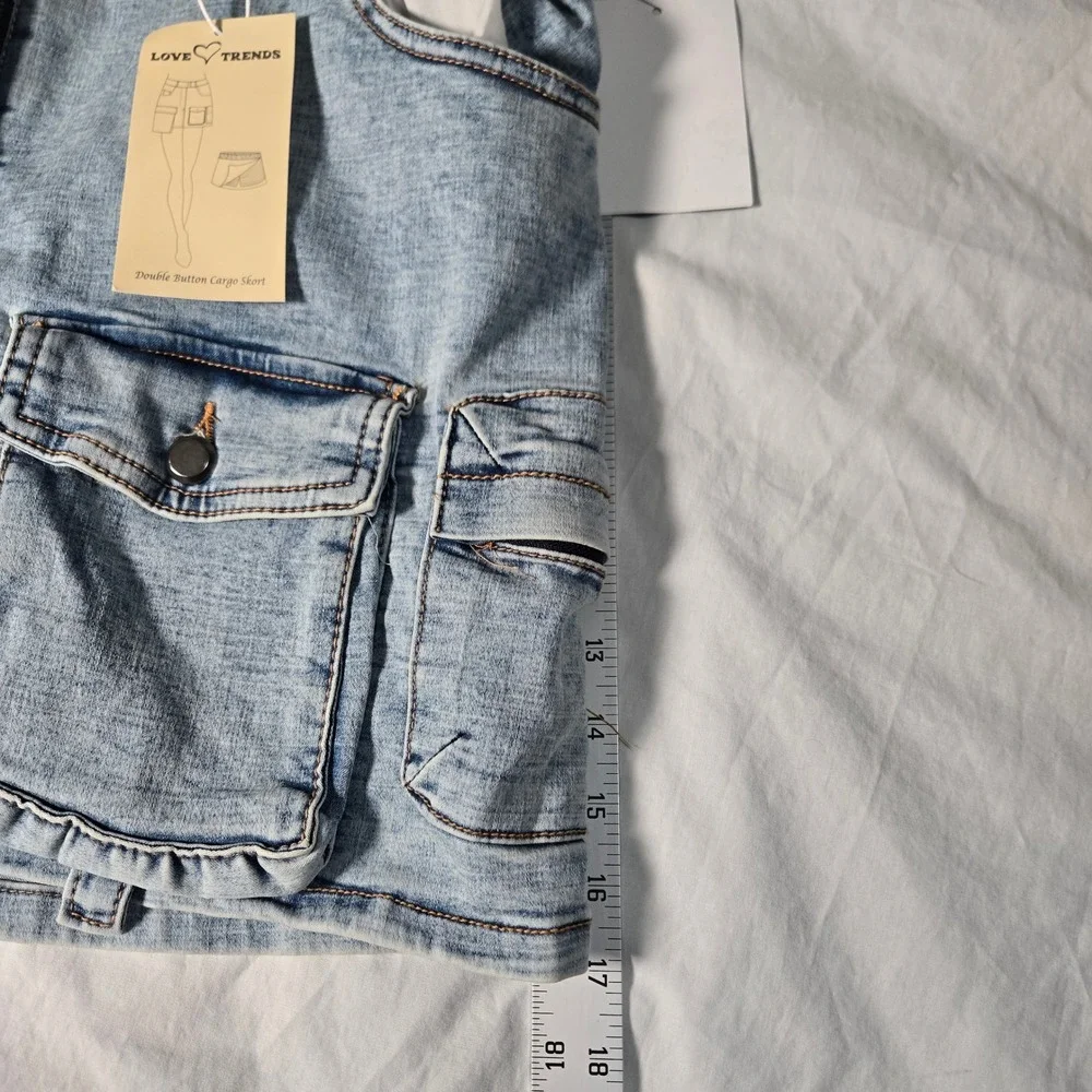 Love Trends Skort Double‎ Button Cargo Light Wash Denim Mini Skirt Size 11 NWT